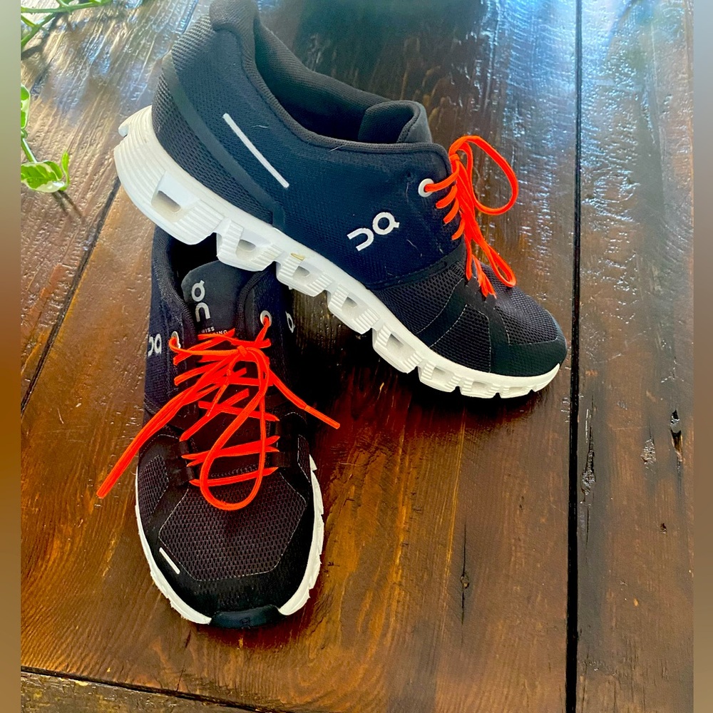 On sneakers-Cloud 5